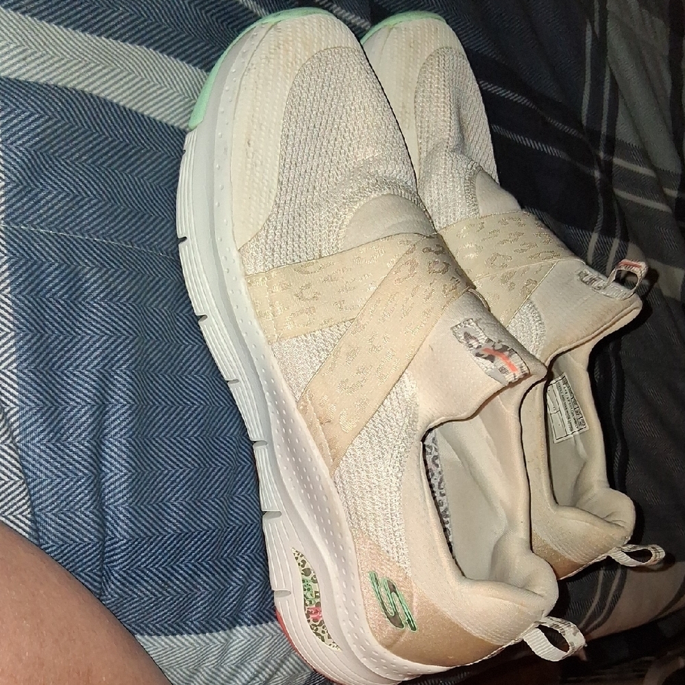 Skechers Arch Fit Modern Women's Slip On Athletic Shoes Size 10